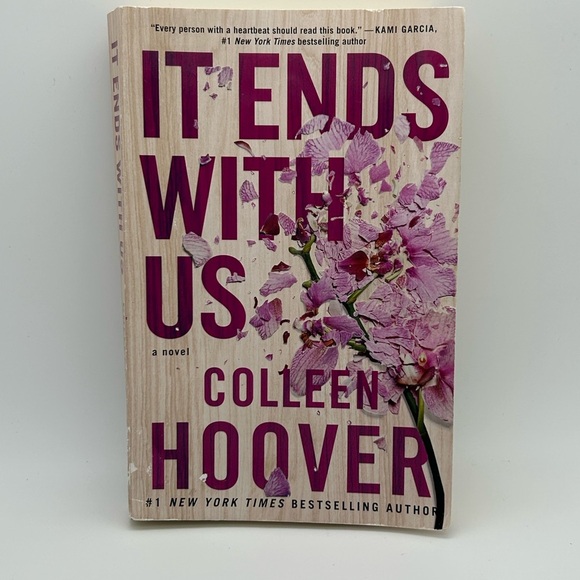 Colleen Hoover Other - It Ends With Us by Colleen Hoover (Paperback)